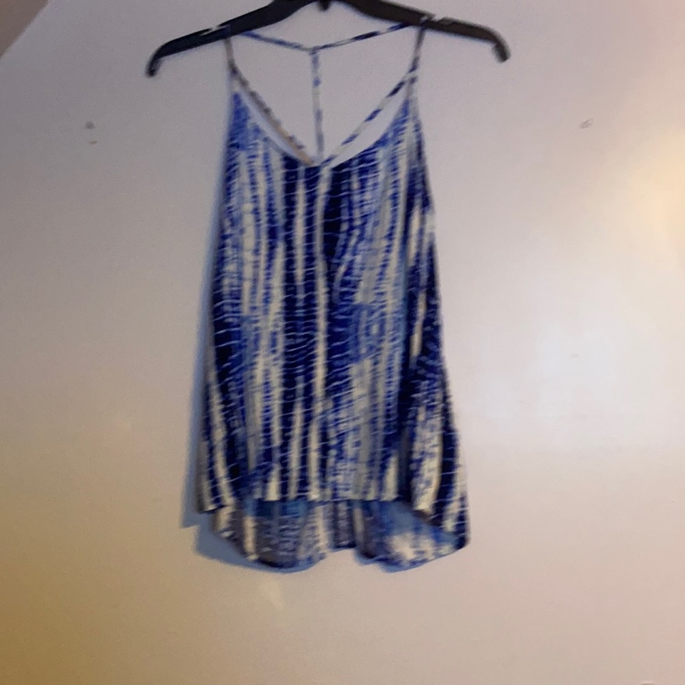 XXL fits like XL flows well not shape fitting